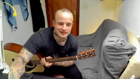 Snapshot of _layne chatting on 05.26.26 Layne online show from 05.26.26