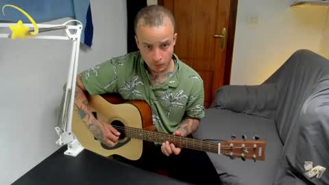 Snapshot of _layne chatting on 06.01.26 Layne online show from 06.01.26