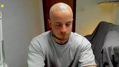 Snapshot of _layne chatting on 06.24.26 Layne online show from 06.24.26