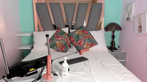 Snapshot of _lemmon_ chatting on 10.27.25  L E M M O N  online show from 10.27.25