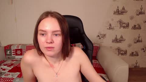 Snapshot of _little_sunshine_ chatting on 01.04.25  My name is lina Lush is activePrivate is Open online show from 01.04.25