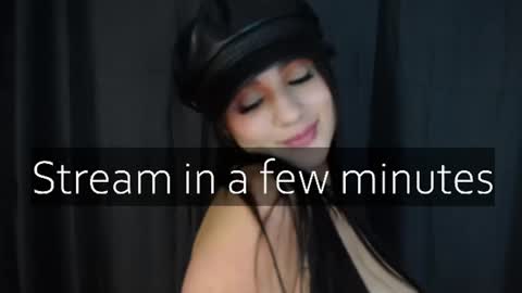 Snapshot of _littlecherryy_ chatting on 06.23.26 Tania online show from 06.23.26