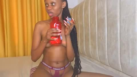 Snapshot of _littlevenus chatting on 11.01.25 Littlevenus online show from 11.01.25