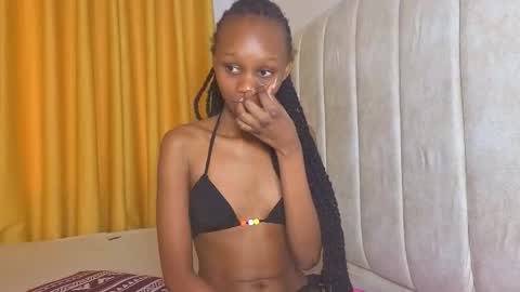 Snapshot of _littlevenus chatting on 11.04.25 Littlevenus online show from 11.04.25