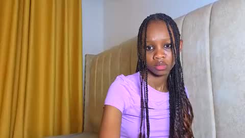 Snapshot of _littlevenus chatting on 12.01.25 Littlevenus online show from 12.01.25