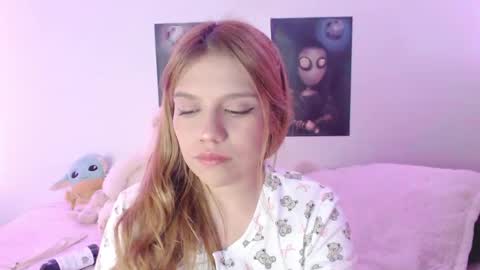 Snapshot of _lloou_ chatting on 05.26.26 Sofia 3 online show from 05.26.26