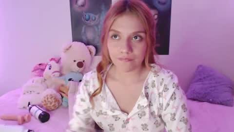 Snapshot of _lloou_ chatting on 05.29.26 Sofia 3 online show from 05.29.26