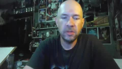 Snapshot of _longfellow chatting on 04.26.26 That guy online show from 04.26.26