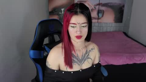 Snapshot of _lucia_21 chatting on 09.22.25 Lucia online show from 09.22.25