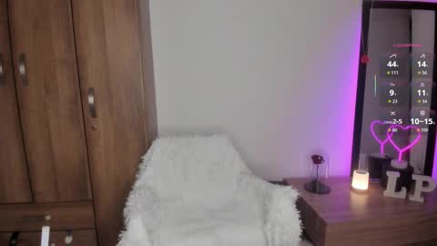 Snapshot of _lucianapalmer chatting on 10.07.25 online show from 10.07.25