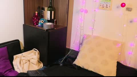 Snapshot of _lucy_white_ chatting on 12.04.24 Lucy online show from 12.04.24