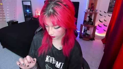 Snapshot of _lucyx__ chatting on 04.13.26 Queen. Help me reach 100 thumbs up online show from 04.13.26