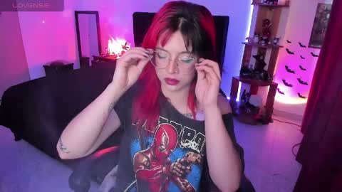 Snapshot of _lucyx__ chatting on 04.23.26 Queen. Help me reach 100 thumbs up online show from 04.23.26