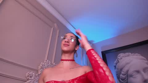 Snapshot of _luna_dupont_ chatting on 01.18.25  Luna  online show from 01.18.25