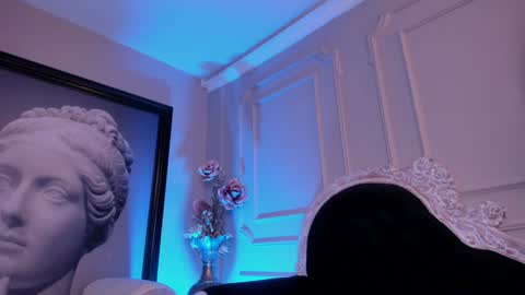 Snapshot of _luna_dupont_ chatting on 01.20.25  Luna  online show from 01.20.25