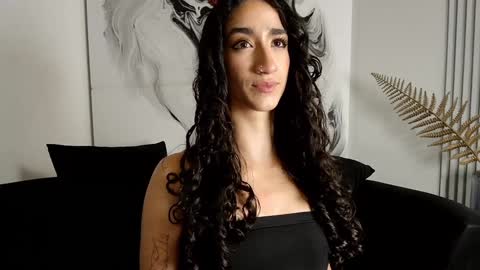 Snapshot of _luna_dupont_ chatting on 01.31.25  Luna  online show from 01.31.25