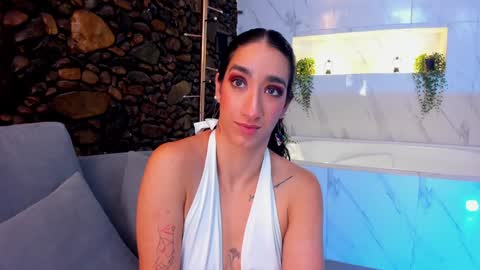 Snapshot of _luna_dupont_ chatting on 02.04.25  Luna  online show from 02.04.25