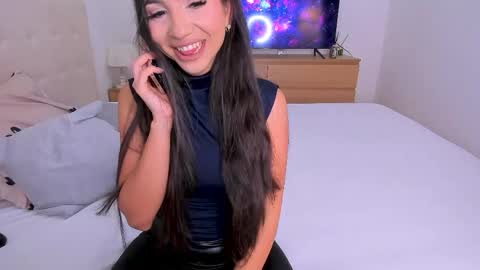 Snapshot of _lyna chatting on 04.23.26 Lynna online show from 04.23.26