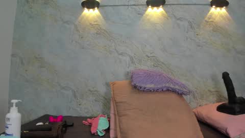 Snapshot of _maddy_miller chatting on 12.23.24 Maddy online show from 12.23.24