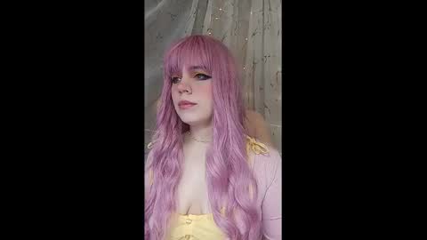 Snapshot of _marcelline_ chatting on 01.05.25 Kira online show from 01.05.25