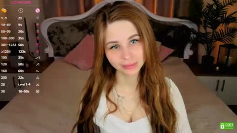 Snapshot of _mari_clark chatting on 05.18.26 Eva online show from 05.18.26