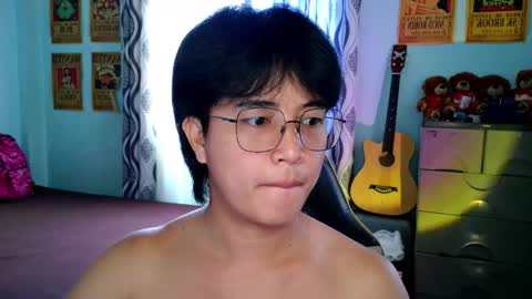 Snapshot of _maxurbate chatting on 12.22.25 MAX Dont forget to follow online show from 12.22.25