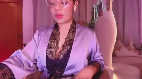 Snapshot of _megan_akbar chatting on 05.12.26 Marce online show from 05.12.26