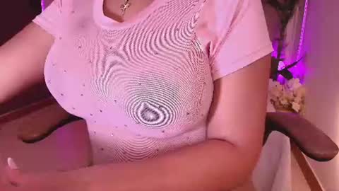 Snapshot of _megan_akbar chatting on 06.27.26 Marce online show from 06.27.26