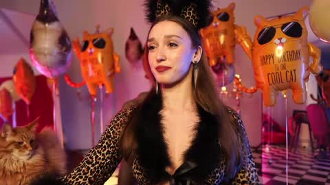 Snapshot of _meganmeow_ chatting on 01.11.25  Saturday - start 2030-2130 GMT online show from 01.11.25