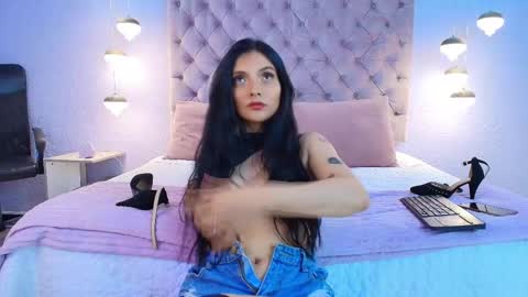 Mia online show from 10.10.25