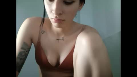 Snapshot of _mia_foster1 chatting on 02.20.25 Mia-foster online show from 02.20.25