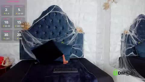Snapshot of _mia_milf_ chatting on 10.10.25 _mia_milf_ online show from 10.10.25
