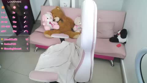 Snapshot of _miaaleon chatting on 12.14.24 Mia online show from 12.14.24