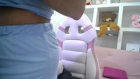 Snapshot of _miaaleon chatting on 01.22.25 Mia online show from 01.22.25