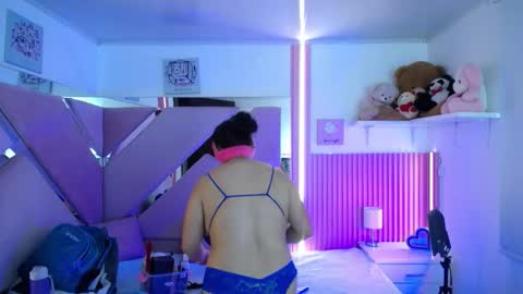  Mia  online show from 11.24.25