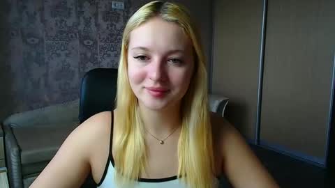 Snapshot of _mila_la_ chatting on 04.17.26 Melanie online show from 04.17.26