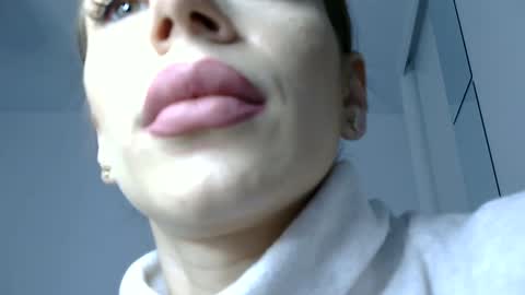 AstrideVonTeese online show from 02.19.25