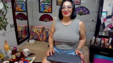 Snapshot of _miranda_spark chatting on 02.09.25 Miranda online show from 02.09.25