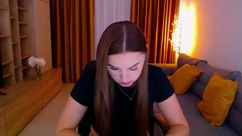 Mia online show from 10.14.25