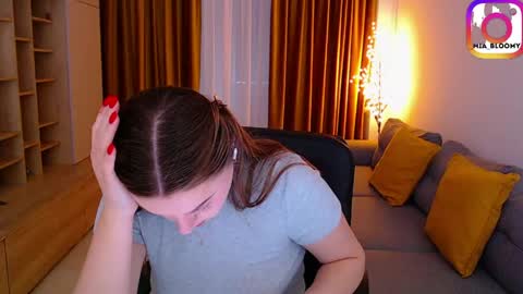 Snapshot of _miss_mia chatting on 04.21.26 Mia online show from 04.21.26