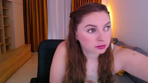 Snapshot of _miss_mia chatting on 05.10.26 Mia online show from 05.10.26