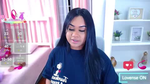 Snapshot of _nahom_ chatting on 09.30.25 nahomi online show from 09.30.25