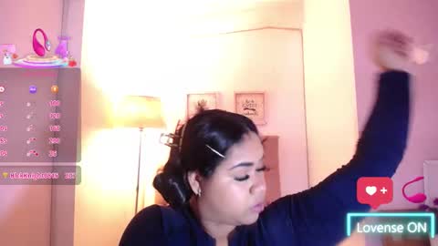 Snapshot of _nahom_ chatting on 10.15.25 nahomi online show from 10.15.25