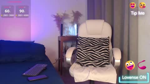 Snapshot of _naia_ross1 chatting on 11.08.25 Naia Ross online show from 11.08.25