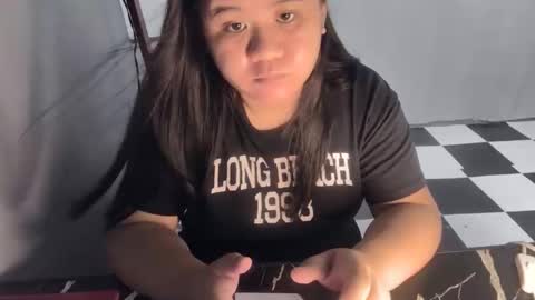 Snapshot of _natalieey chatting on 12.17.25 nics online show from 12.17.25