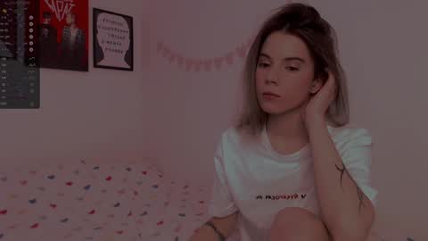 Snapshot of _ni_kiss chatting on 01.12.25 Nika online show from 01.12.25