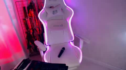 Snapshot of _nightfury_ chatting on 04.25.26 Eva online show from 04.25.26
