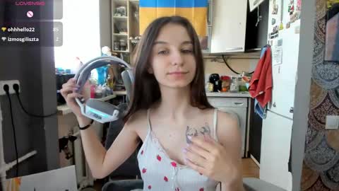 Snapshot of _nika_kik chatting on 04.21.26 Nika online show from 04.21.26