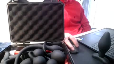 Snapshot of _obetron_ chatting on 02.19.25 Nicola online show from 02.19.25