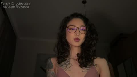 Snapshot of _octopussy_ chatting on 04.20.26 Mikayla online show from 04.20.26